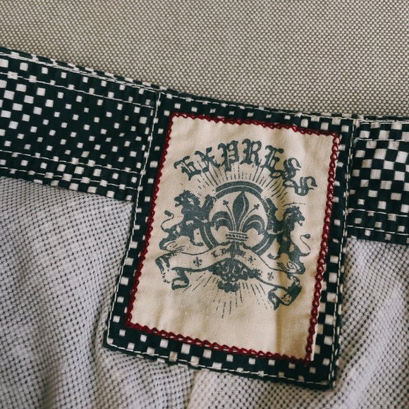 90% NEW MENS SPORTING SHORTS - Picture 3 of 6